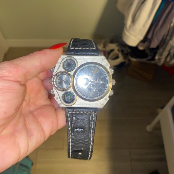 OULM Dual Time Zone Watch – James Bond Style – Waterproof - Picture 3 of 5